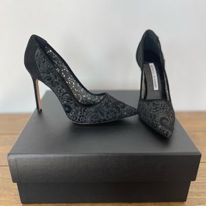 MANOLO BLAHNIK LACE POINTED SHOE PUMP